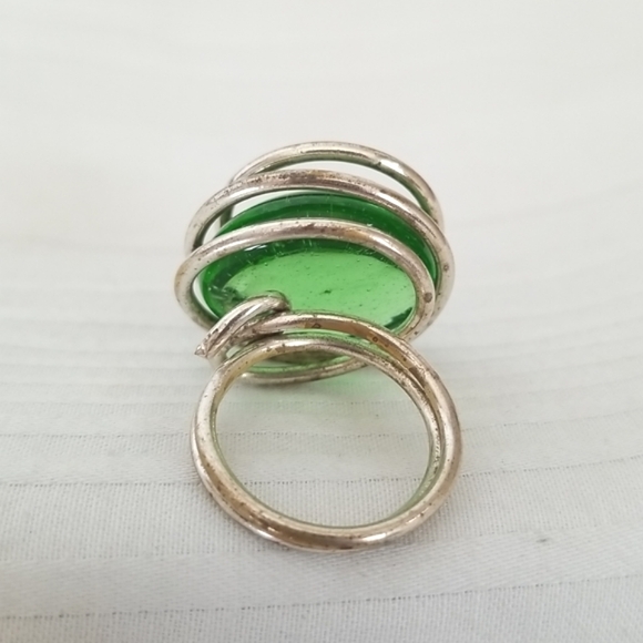 Green Stone Silver Spiral Round Ring - Picture 3 of 5